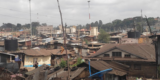 Blick über die informelle Siedlung Mathare in Nairobi