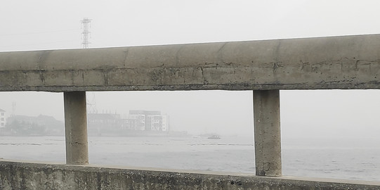 Geländer einer Brücke in Lagos 