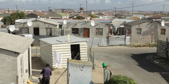 Khayelitsha, Kapstadt, Südafrika Mehrere kleine Hütten im Stadtteil Khayelitsha in Kapstadt
